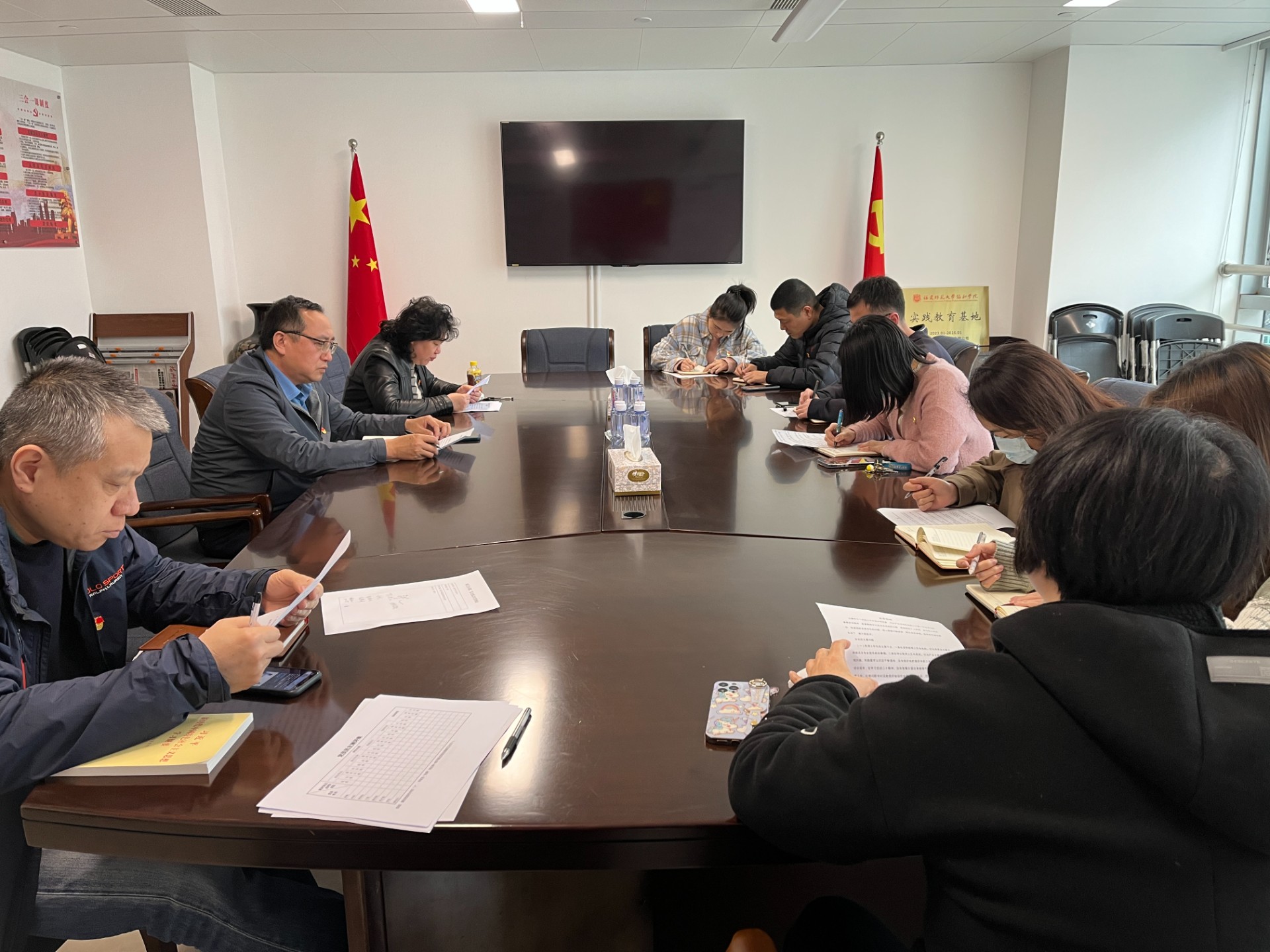 榕江组织生活会.jpg