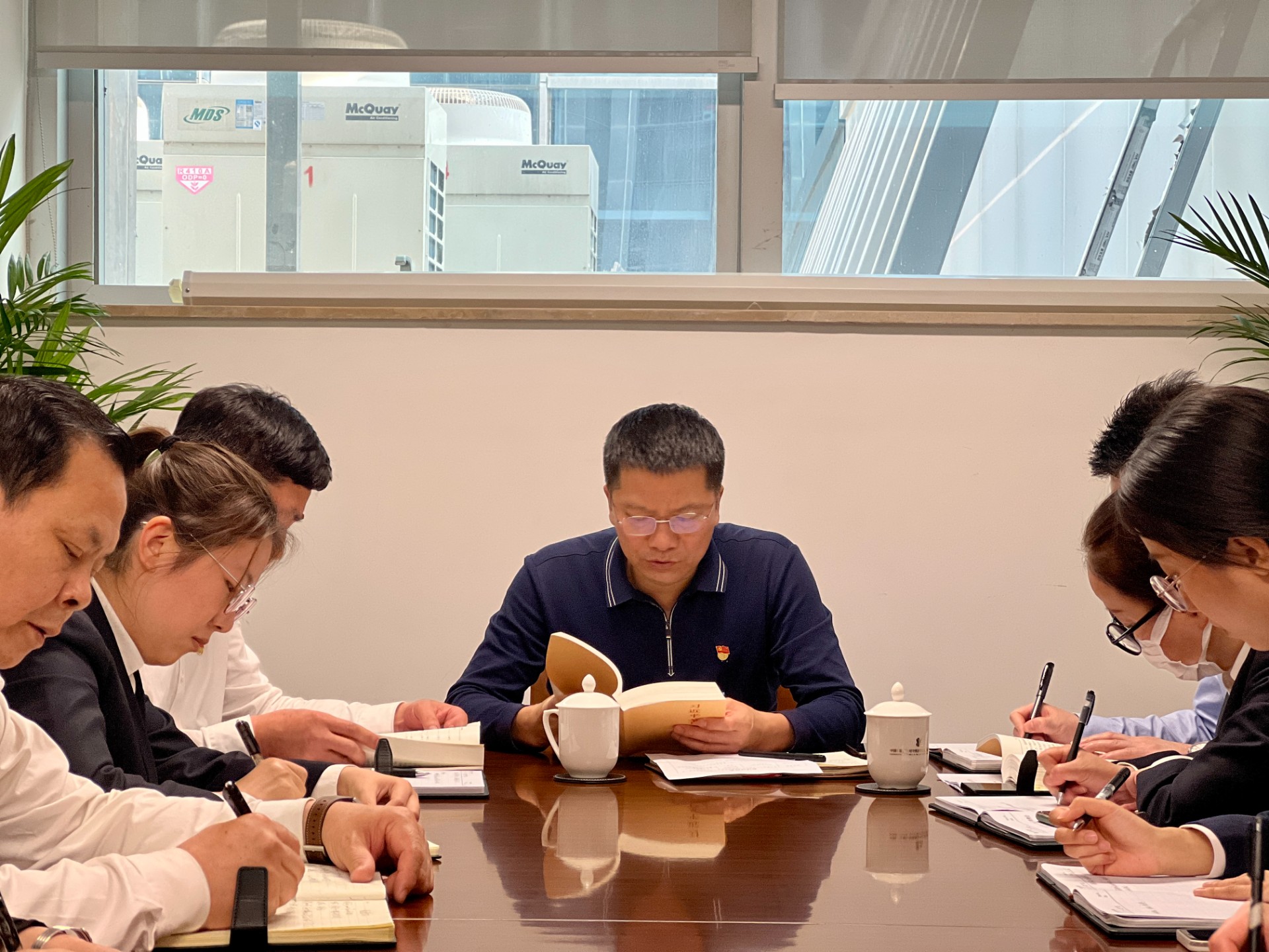 物业主题教育学习研讨.jpg