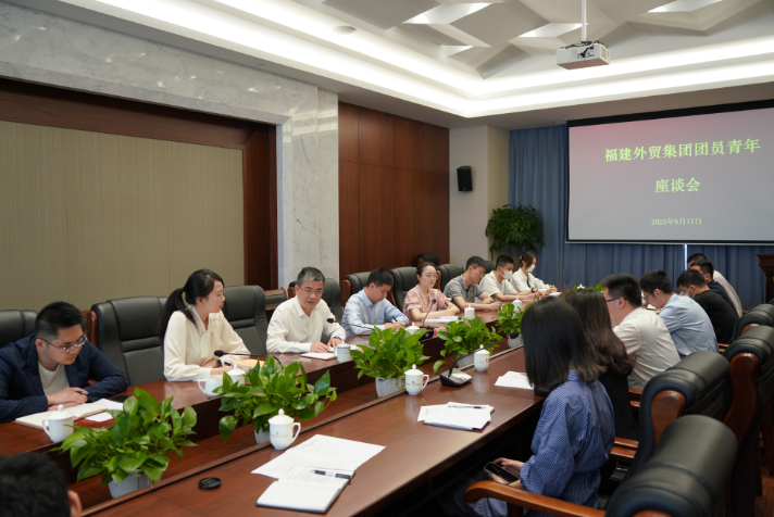 青年座谈1.png