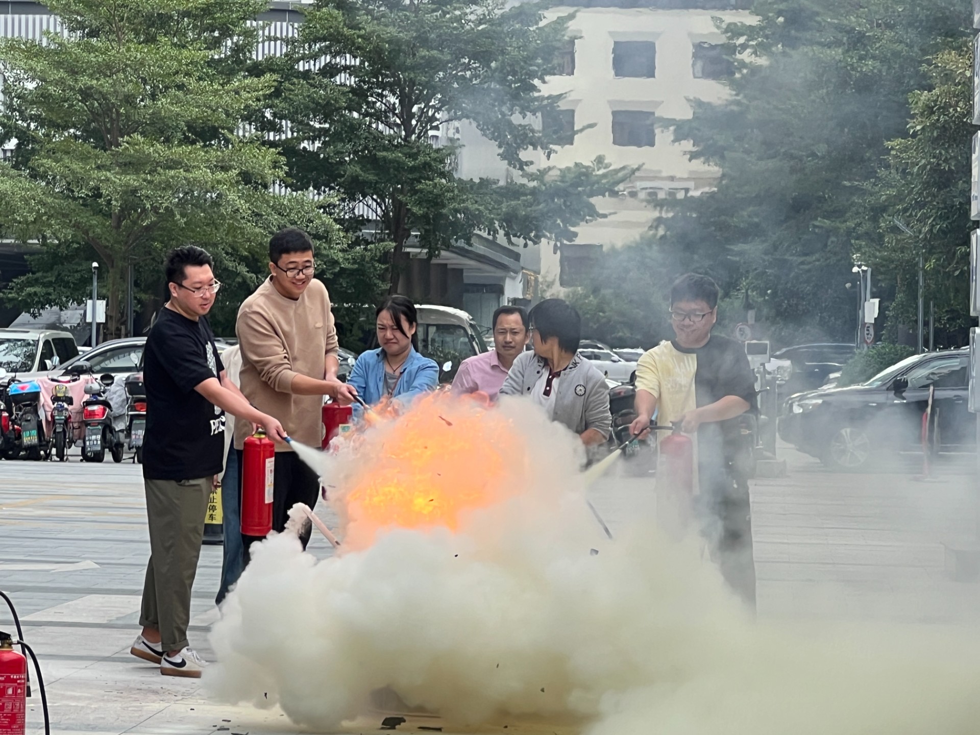 物业消防演练2.jpg