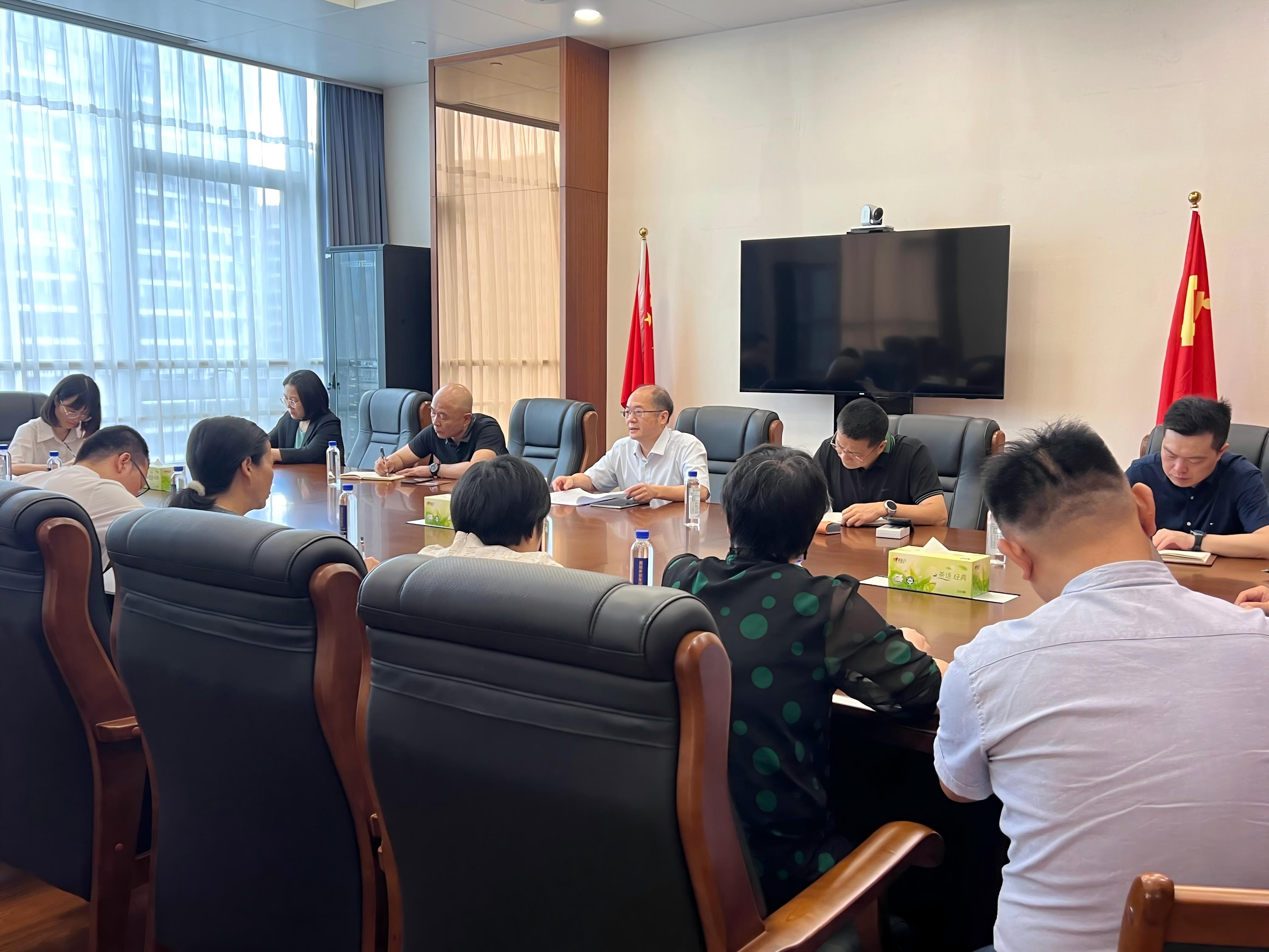 方总专题党课.jpg